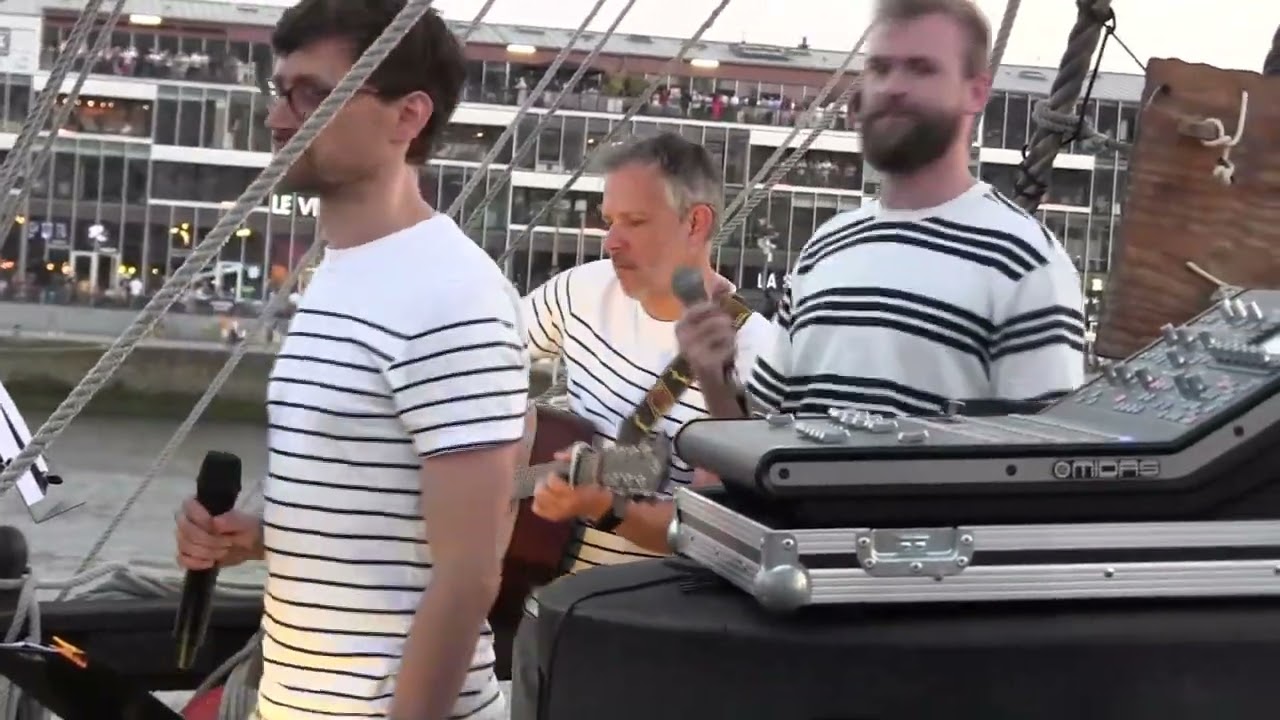 09 - Dans la lune au fond de l'eau