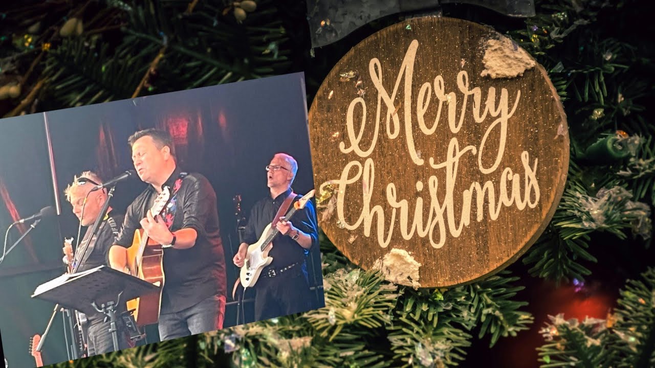 SNOW IS FALLING - Merry Christmas ev&acute;ryone (Sixtream-Video)