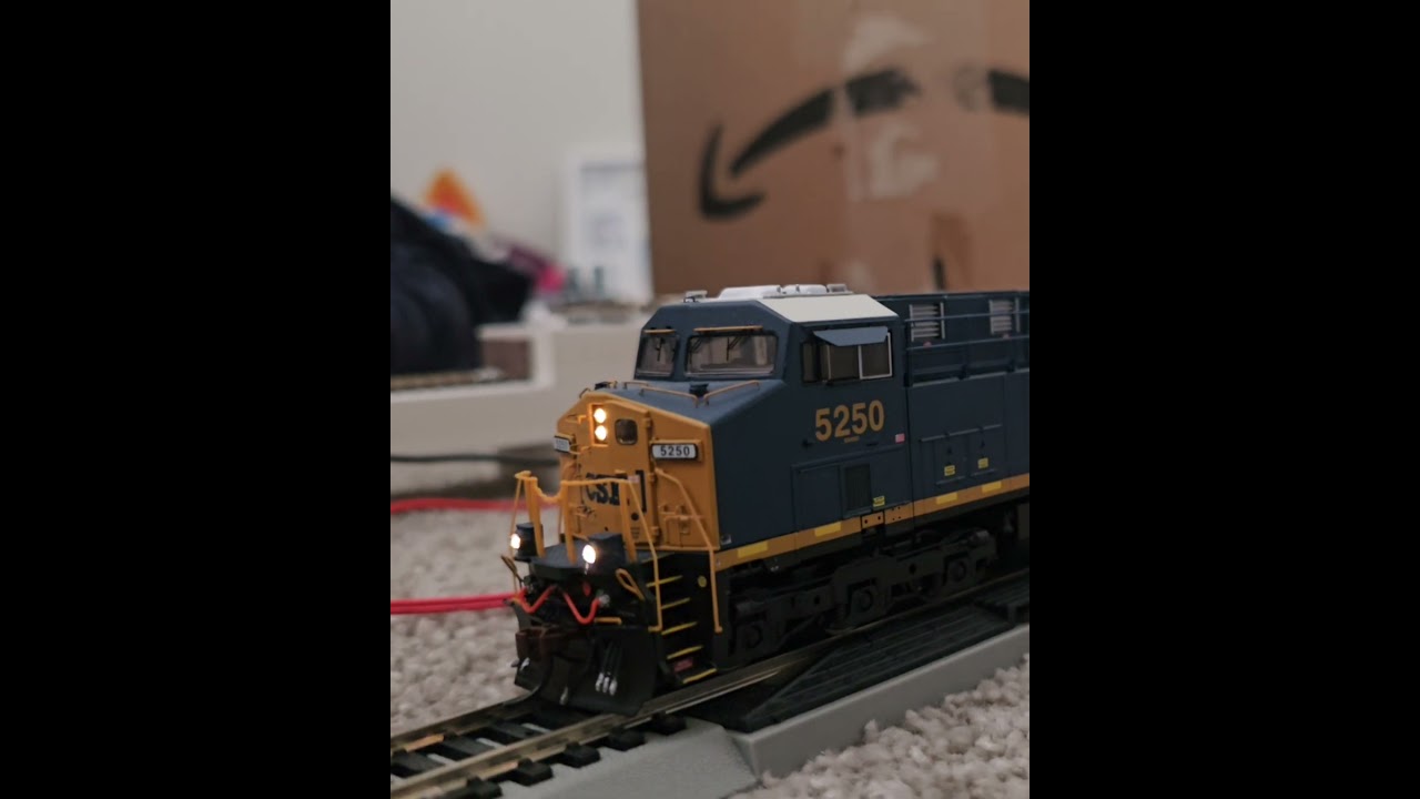 CSX ES44DC 