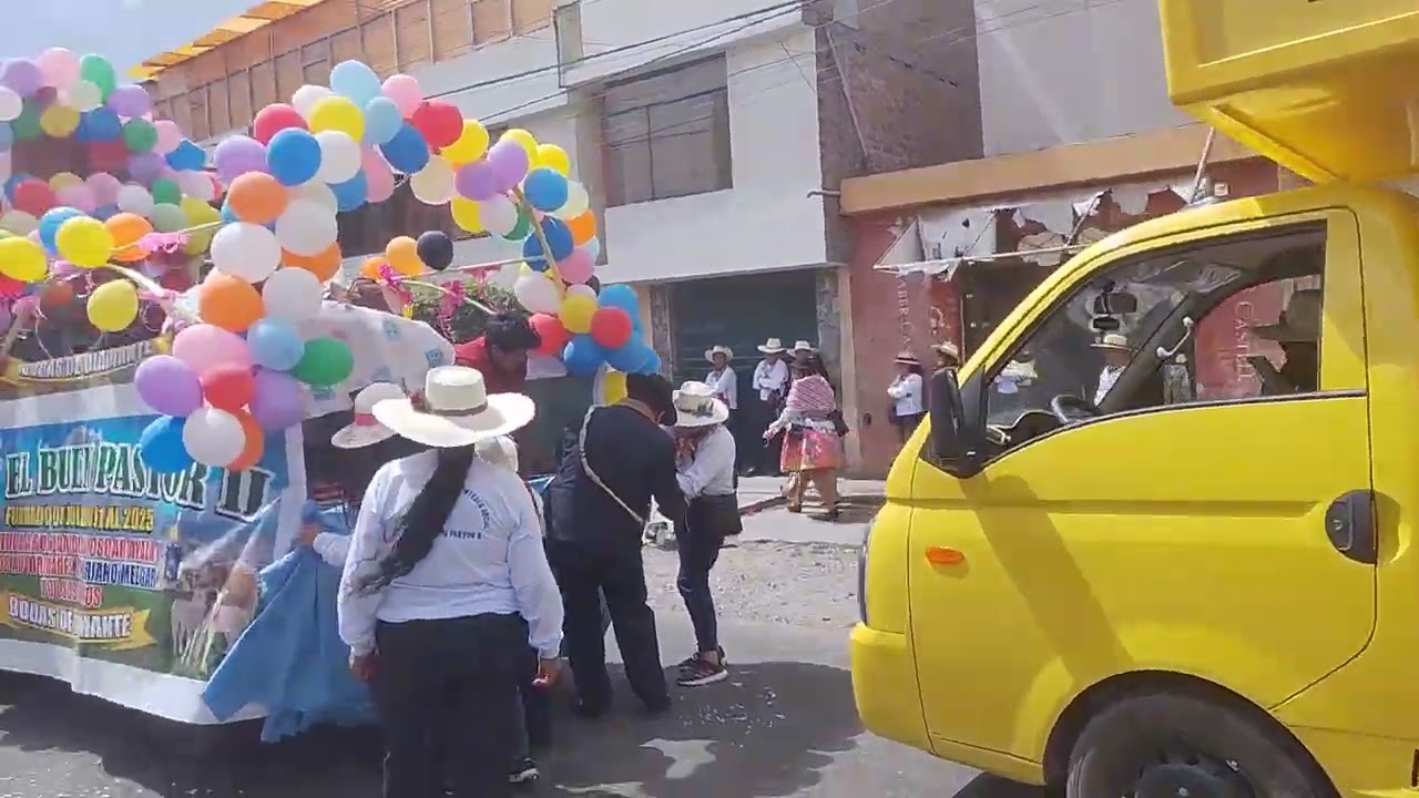 Posicionamiento de los carros alegóricos, corso de Mariano Melgar 2025 2