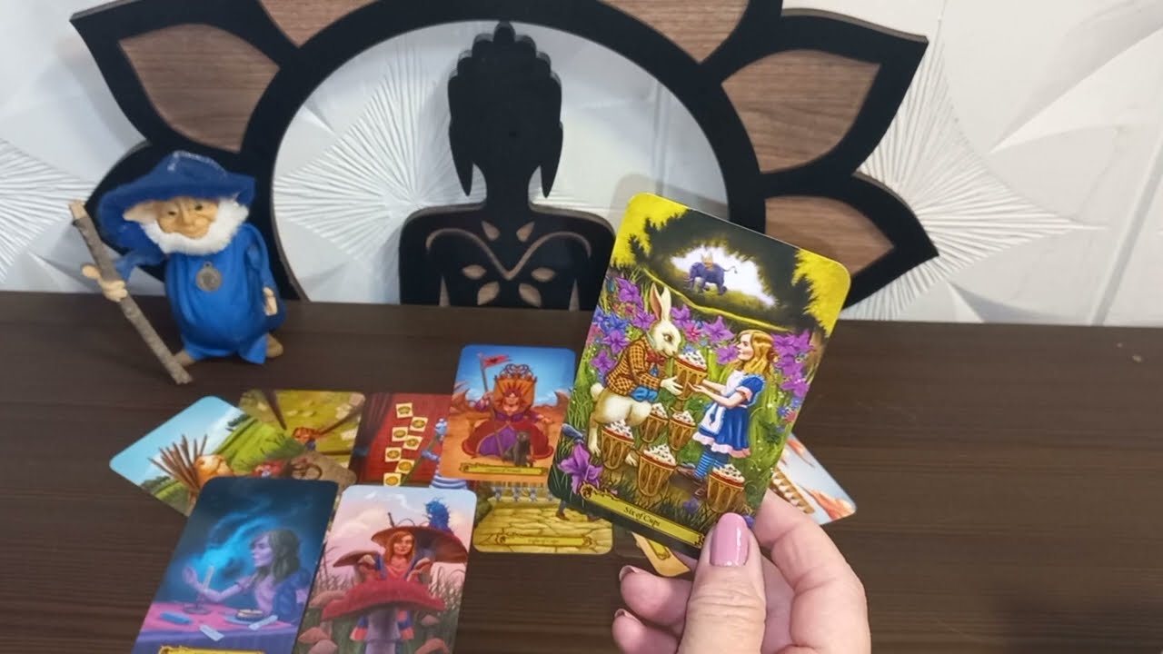  💕QUÉ ESTÁ PENSANDO HACER EN FEBRERO 🤔,COMUNICARSE  ,VOLVER, CONTINUAR ❓️#TAROTAMOR 
