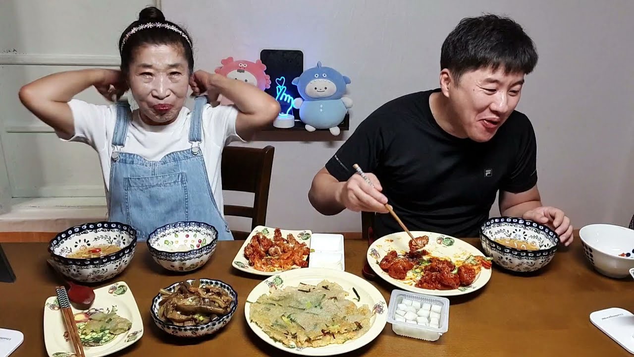 먹방MUKBANG 바른치킨대새레드,감자전,가지무침,콩나물국,메론 BARUN CHICKEN & POTATO PANCAKE (EATING SHOW)