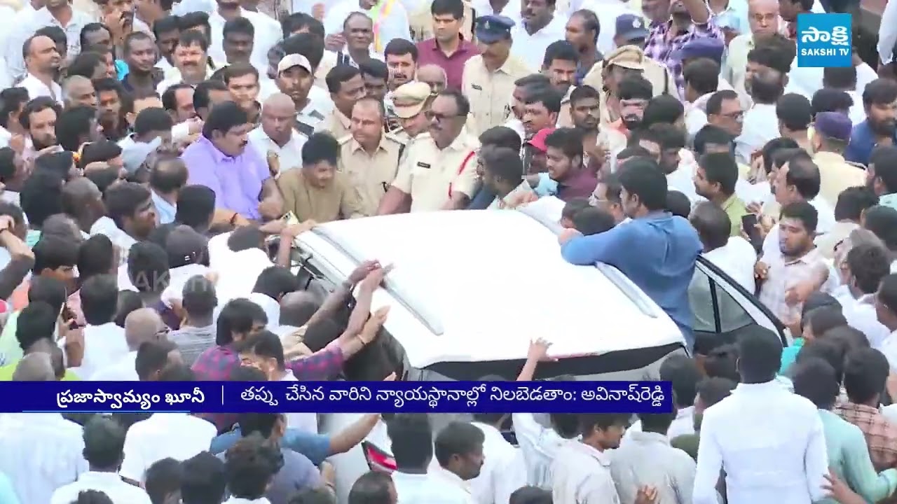 పులివెందులలో హై టెన్షన్ | YSRCP Protest against TDP Rigging in Pulivendula ZPTC Election @SakshiTV