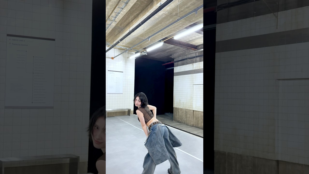 MOVE LIKE #MOMO #TWICE #트와이스 #THISISFOR #모모