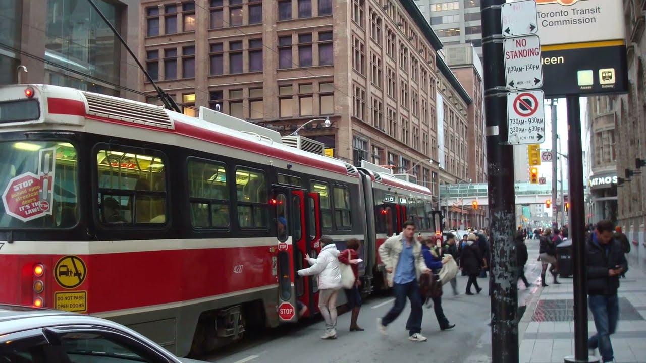 Queen Station in Toronto #vente #sale and #rental #estate #travel #food #voyage #metro