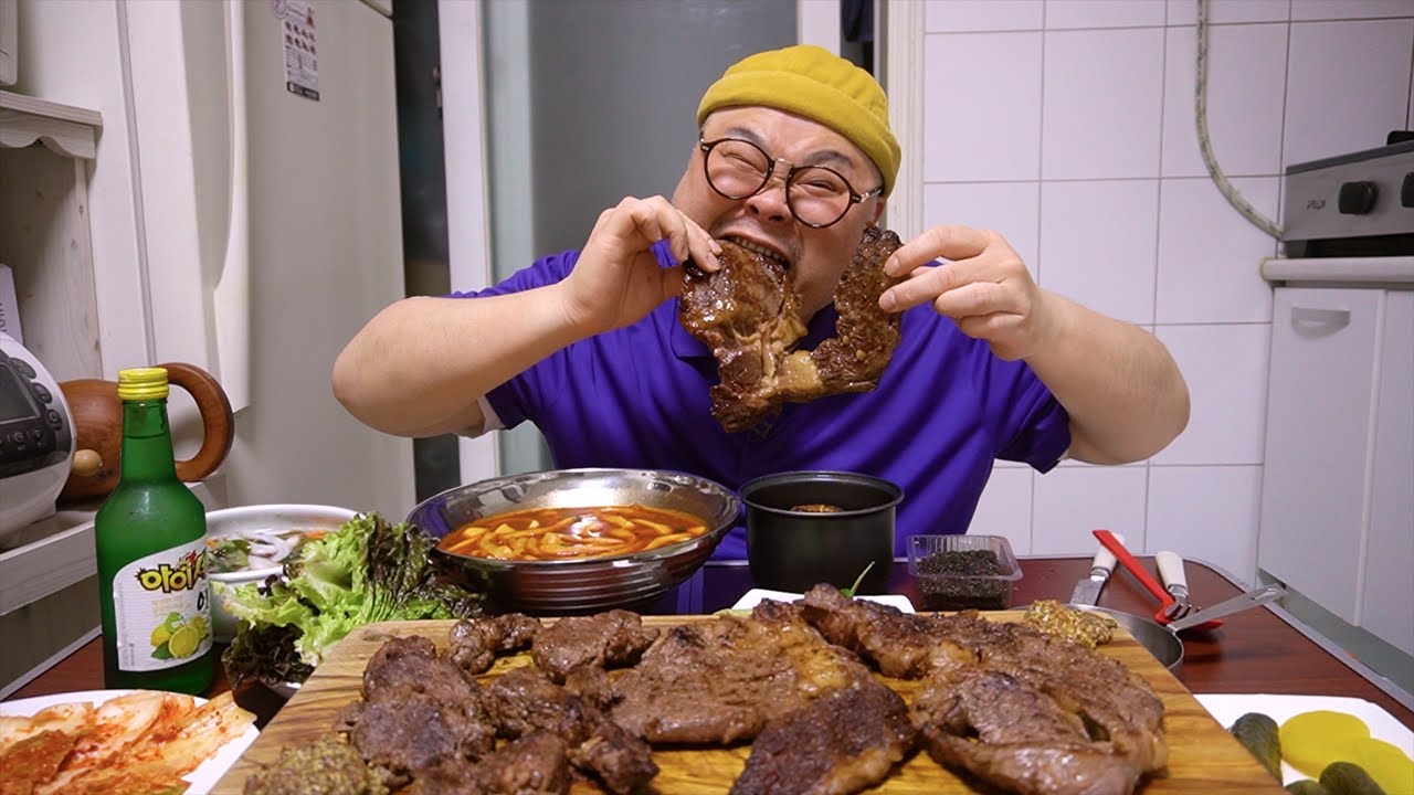 한우는 통으로 뜯어야 제맛!│한우를 떡볶이랑 먹어 보셨나요?Noodle Tteok-bokki,Beef Sirloin Mukbang Eatingshow