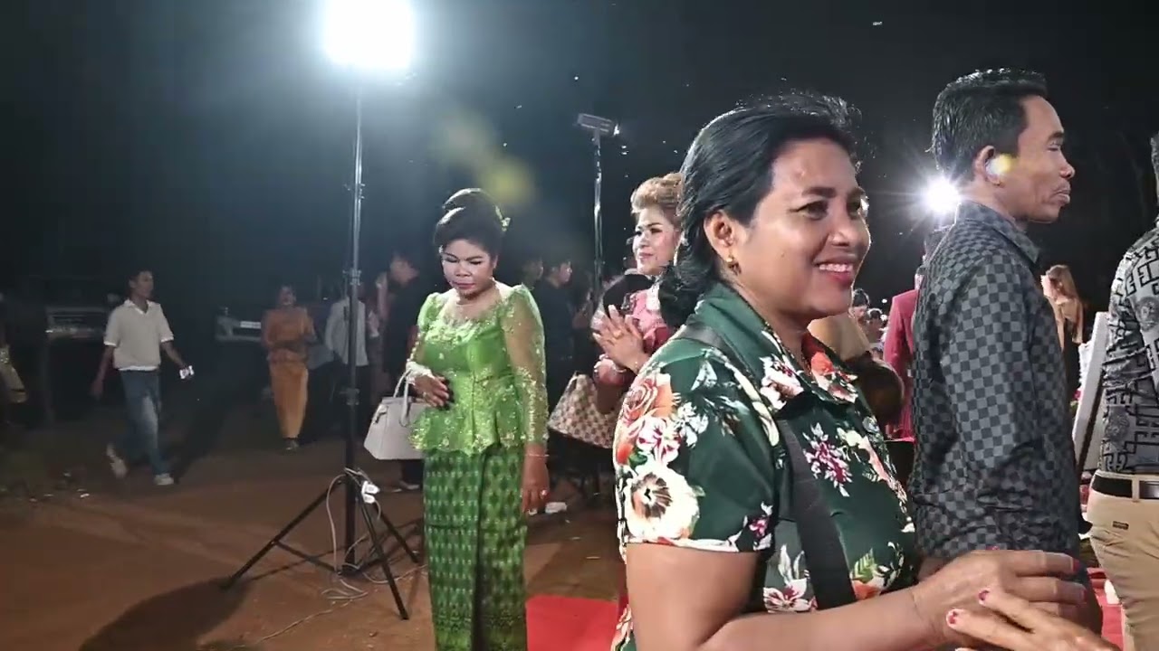វគ្គទទួលភ្ញៀវ ភាគ8