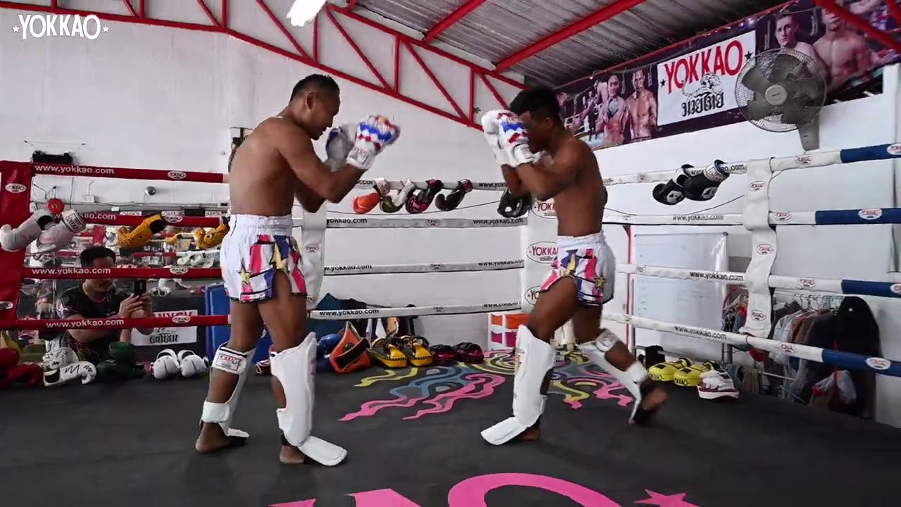 Rodtang Jitmuangnon Vs Saenchai - Muay Thai legends sparring | YOKKAO Training Center in Bangkok.