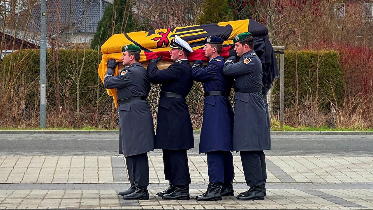 Trauermarsch: Wachbataillon Großes Militärisches Ehrengeleit für General a.D. Altenburg - Bundeswehr