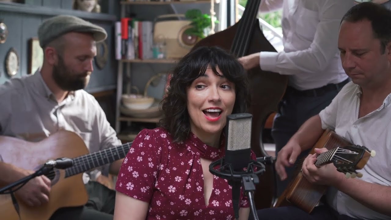 Nuages - Amuse Manouche - Howling Barge