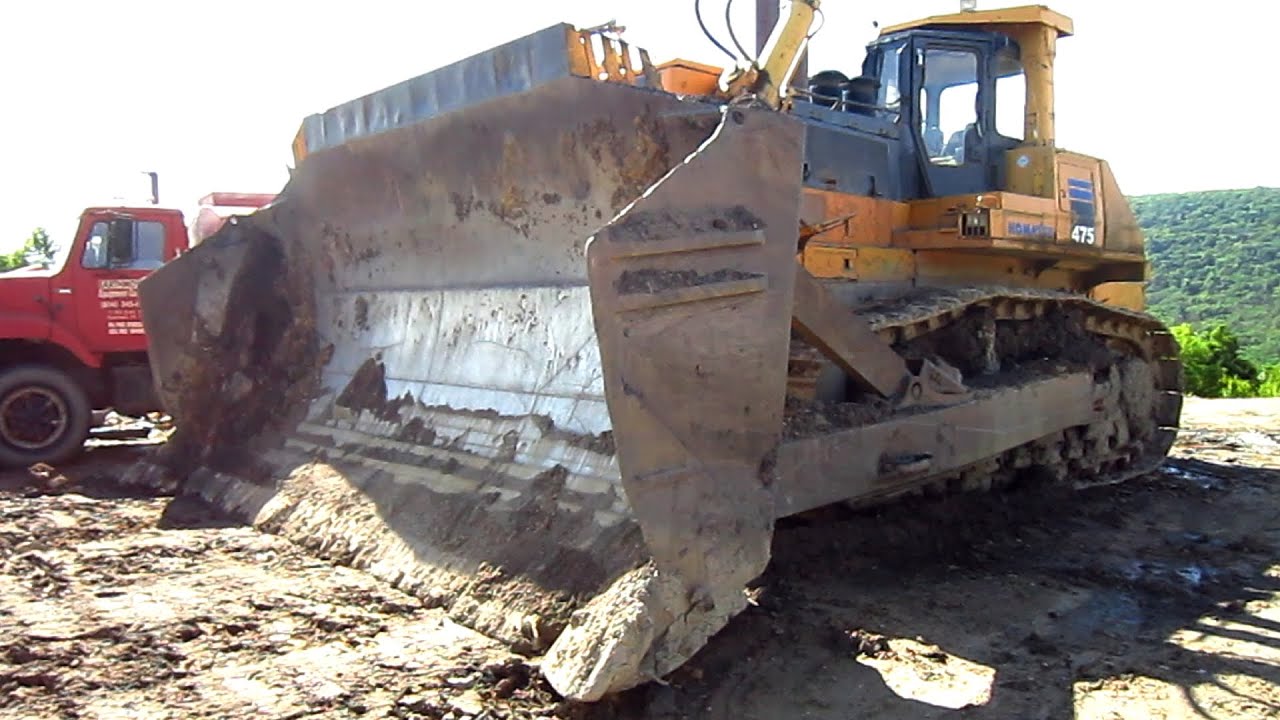 Документальный фильм о супербульдозере Komatsu D475A-3