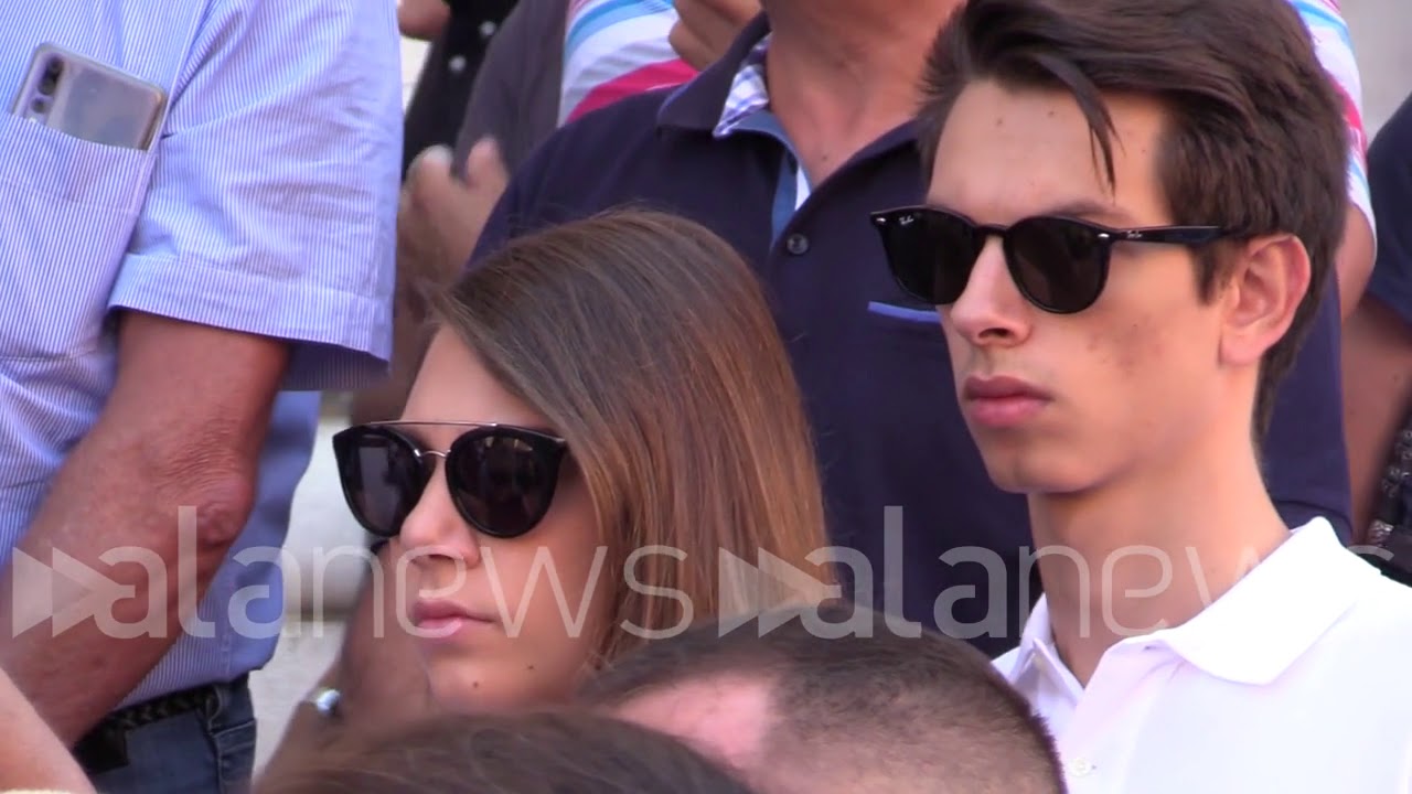 Nadia Toffa, l'arrivo dei colleghi delle 'Iene' al funerale