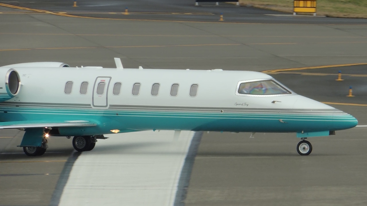 Learjet 75 [C-FMGL] takeoff from PAE