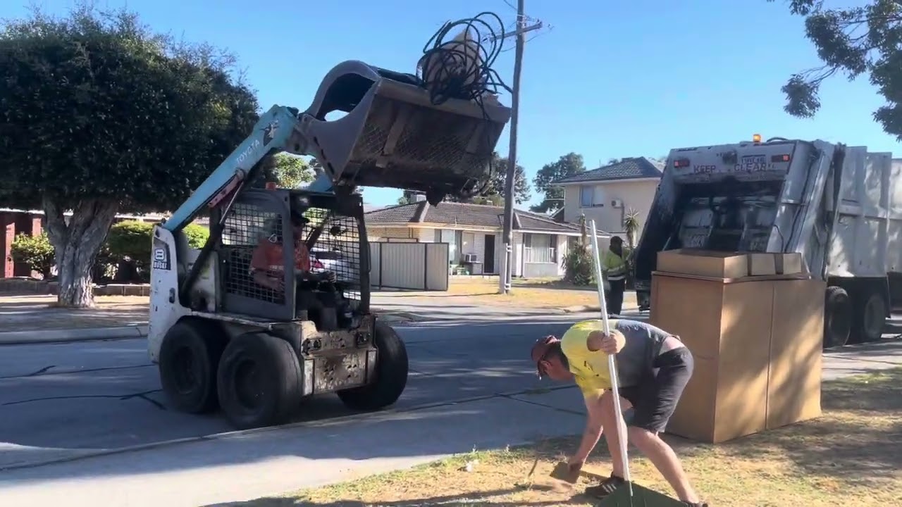 Gosnells bulk waste with the old hino