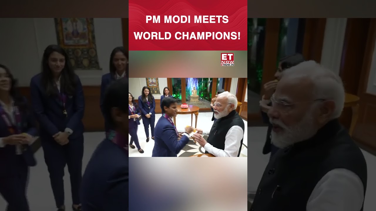 PM Modi Meets Indian Women&rsquo;s Cricket Team at Lok Kalyan Marg After World Cup Win | Top News