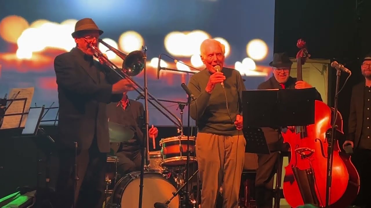 Des Hopkins Dixieland Jazz Band live at Kavanagh's