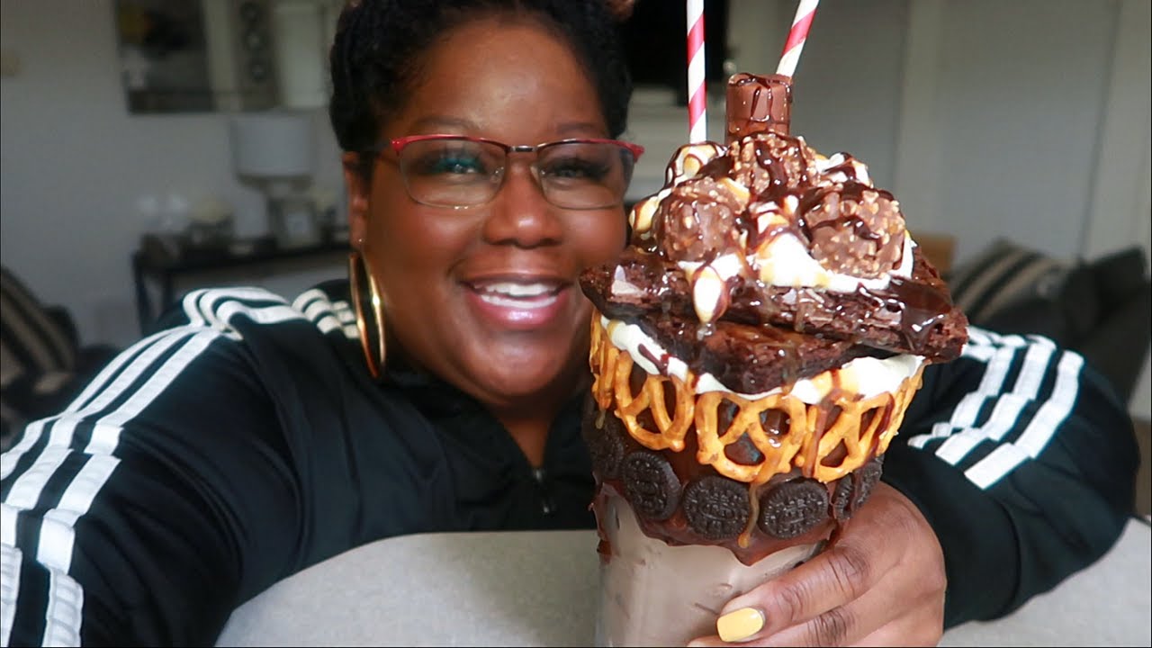 MAKE AN EXTREME CHOCOLATE MILKSHAKE