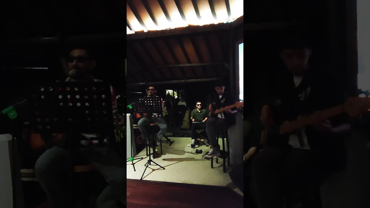 Live music intimate dinner cover tapi bukan aku @KERISPATIHBAND @novotel bogor