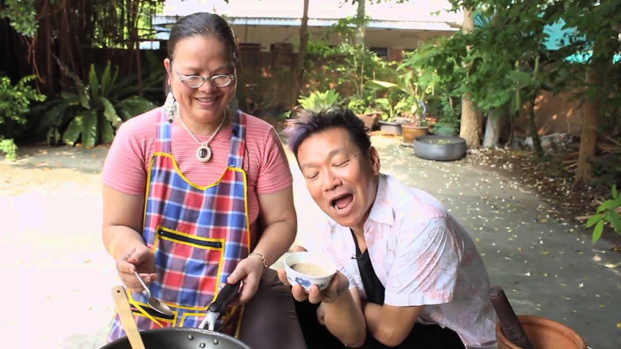 How to make a larb ped - Thai duck salad