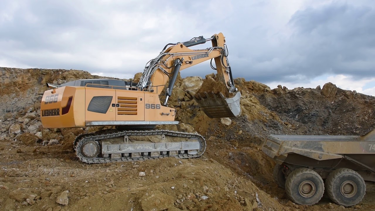 Liebherr 966 loading 745C and A30G