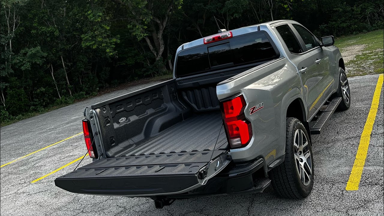 Первые доработки Chevrolet Colorado Z71 2023 года! (Обивка кузова Line-X, буквы на двери багажника, снятие спойлера)