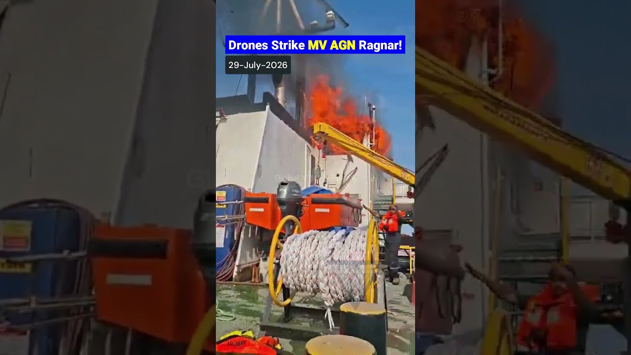 Судно MV A Ragnar горит после удара