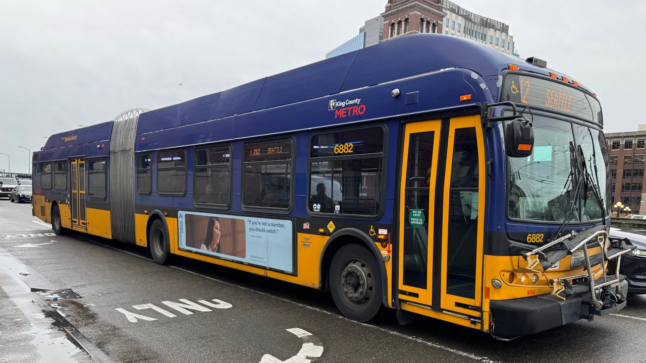 A ride on King County Metro 2011 New Flyer DE60LFR 6882 