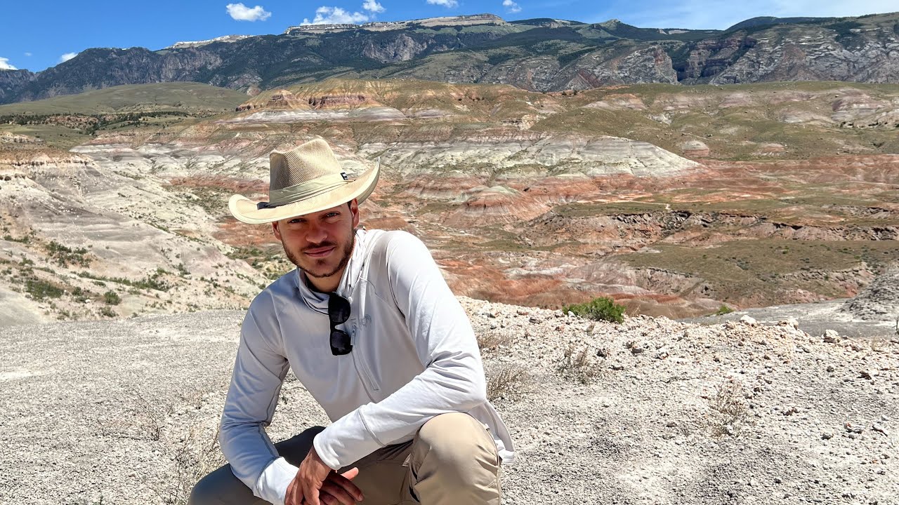 Finding Dinosaur Fossils Without Any Equipment (Wyoming Expedition)