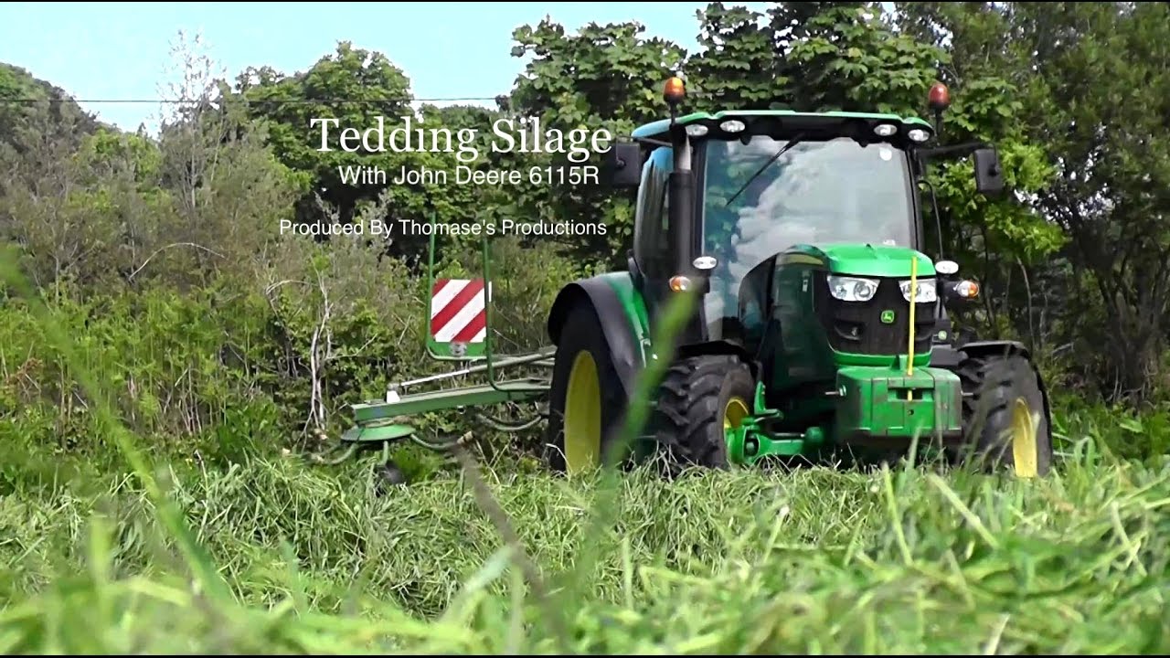 Tedding Silage with John Deere 6115R