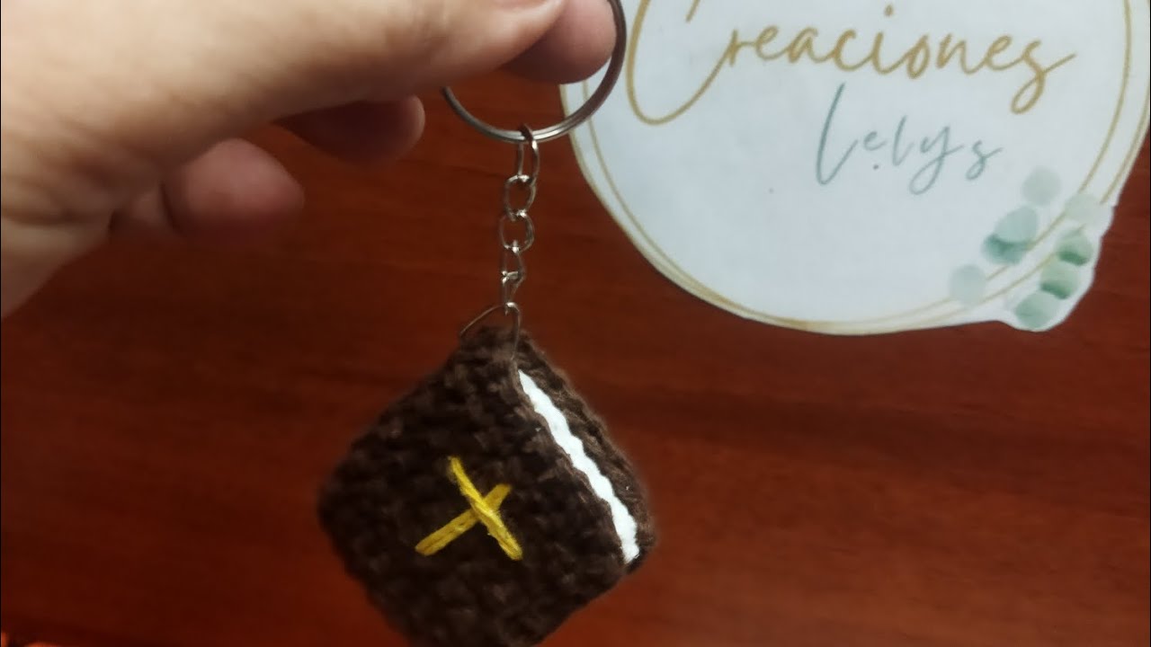 BIBLIA TEJIDA. Para llavero. A crochet. Imágenes que inspiran.