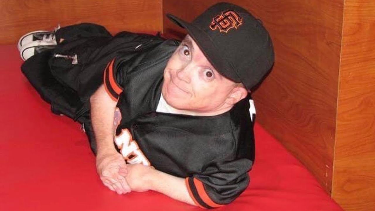 ERIC THE MIDGET 9/19/2005
