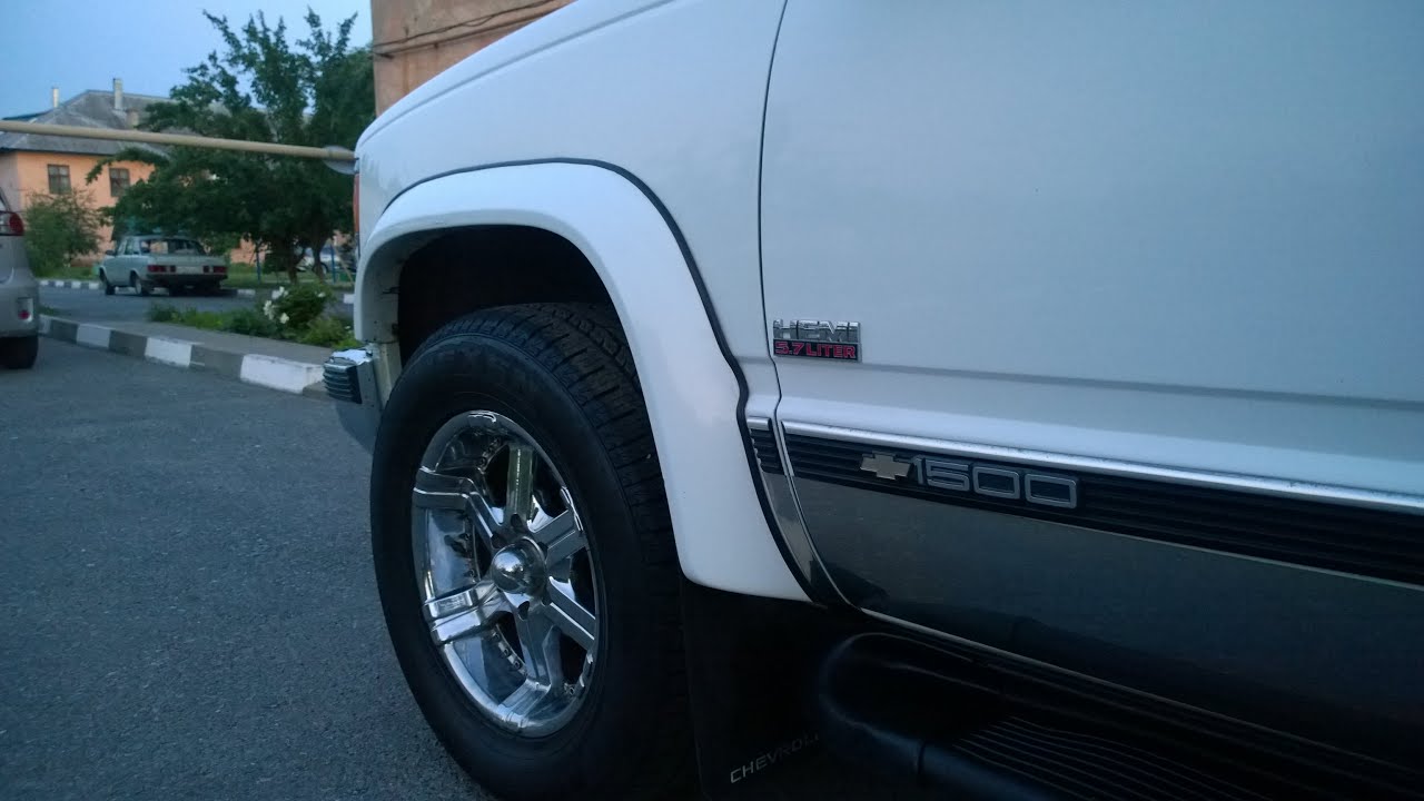Сравниваем Chevrolet Tahoe GMT400 и Lincoln Navigator 2