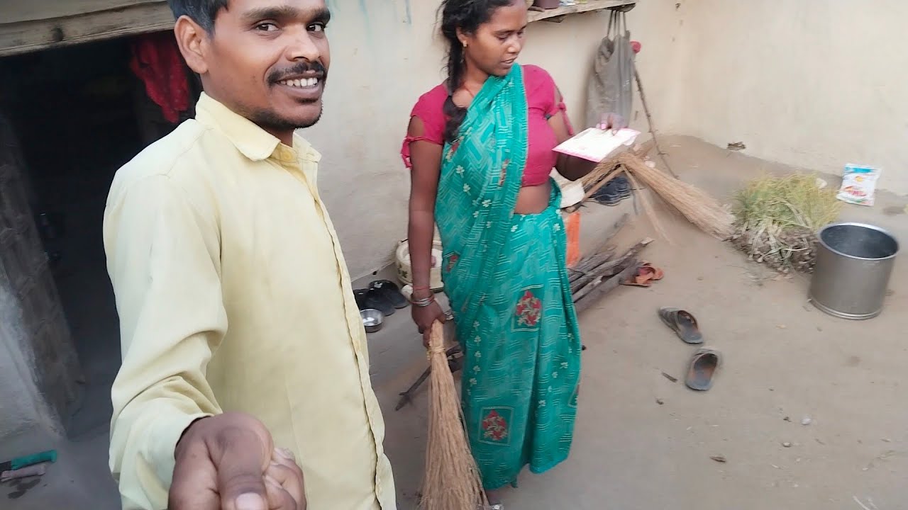 आज सुबह सुबह आंगन में झाड़ू लगा रहे हैं । Village Life style vlogs
