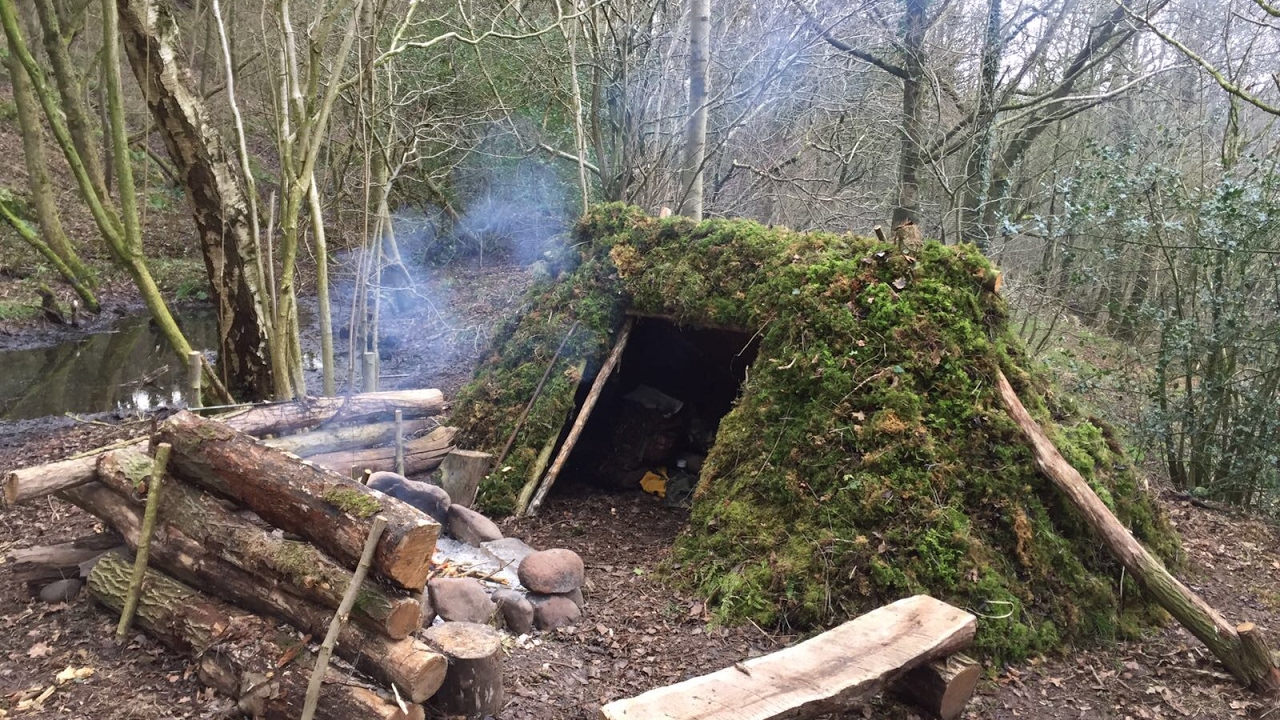 SOLO LIGHTWEIGHT DEBRIS SHELTER CAMP AND SHELTER MOSSING