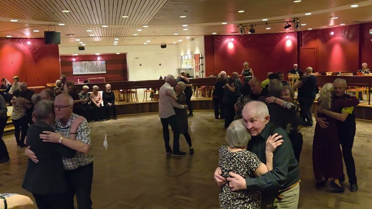 I just wanna dance with you