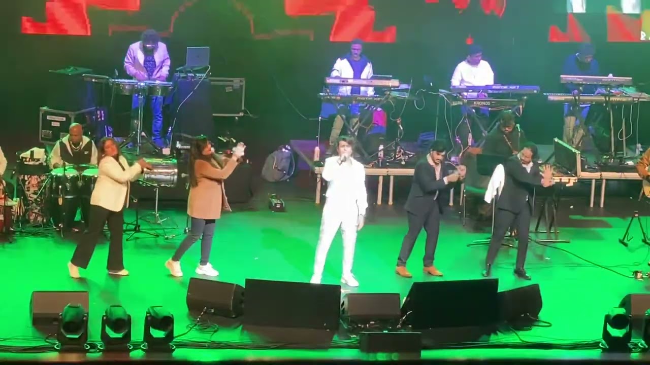 Tumse milke dil ka hai jo haal kya kahen - Sonu Nigam Live in Concert Part 15 - Melody never before