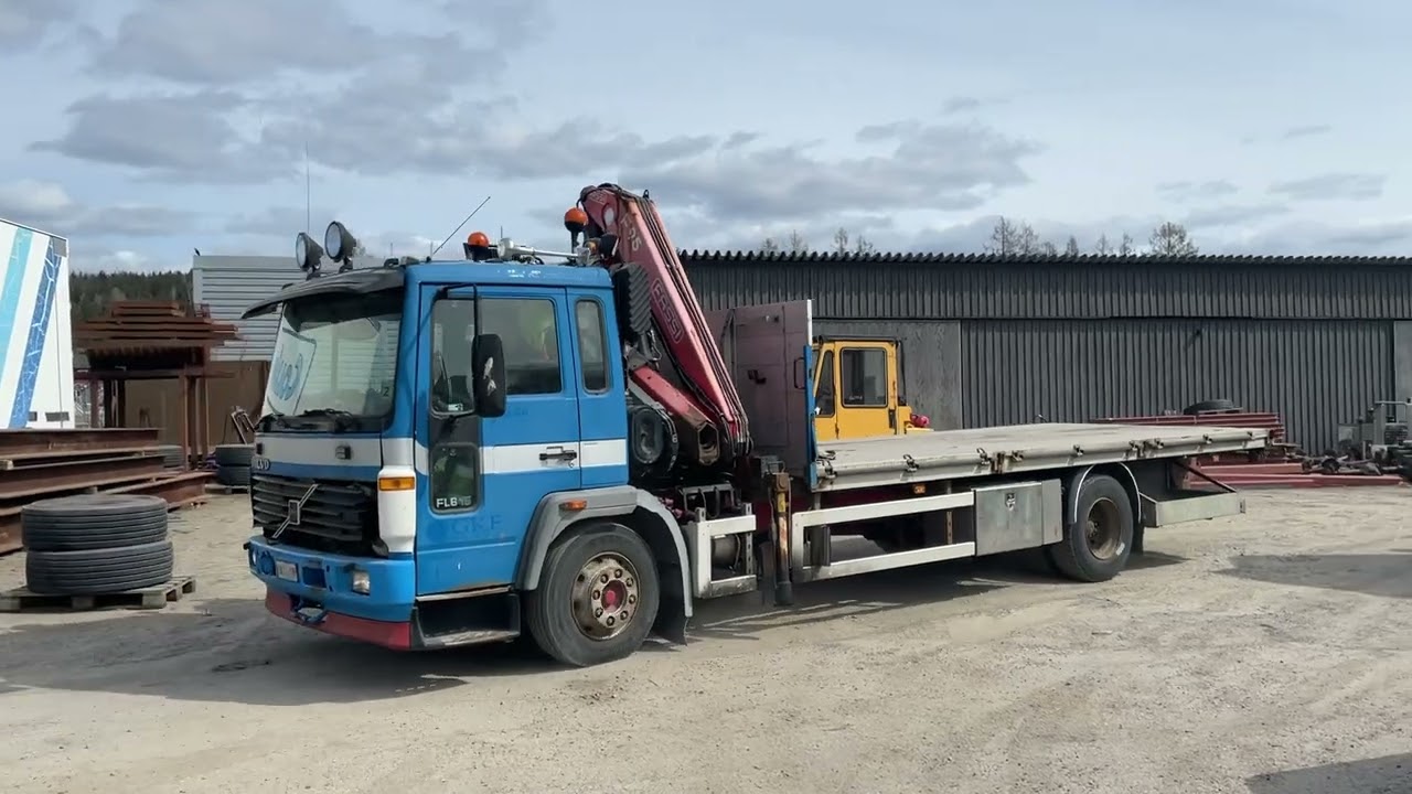 K&ouml;p Flaklastbil/Maskintransport Volvo FL6 p&aring; Klaravik