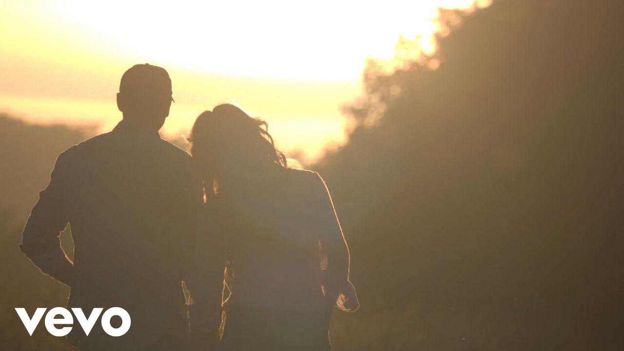 Tim McGraw - Meanwhile Back At Mama&rsquo;s ft. Faith Hill (Official Music Video)