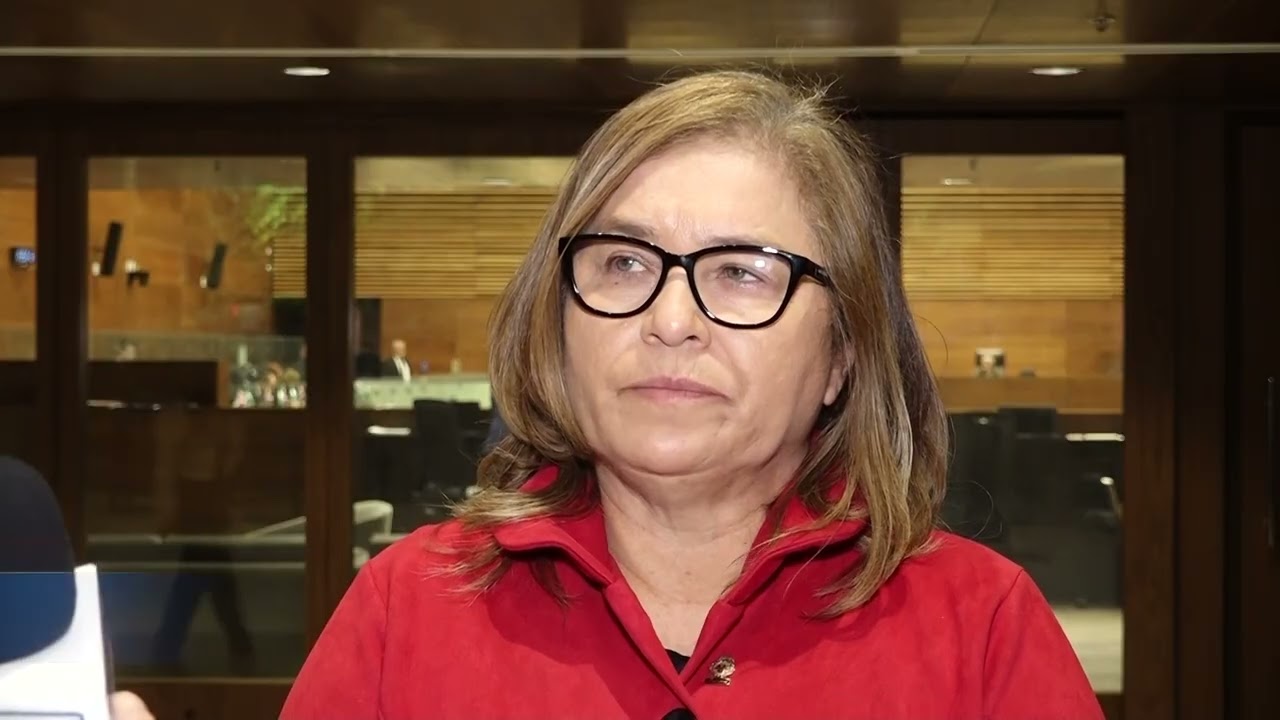 Ada Acuña reprocha que 212 funcionarios legislativos viajaron con goce de salario a China