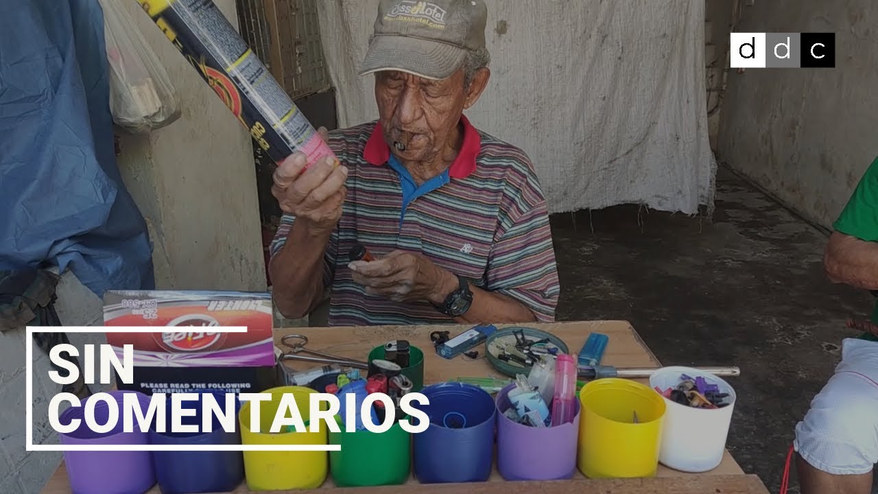 SIN COMENTARIOS | Rellenador de fosforeras, un oficio de la escasez