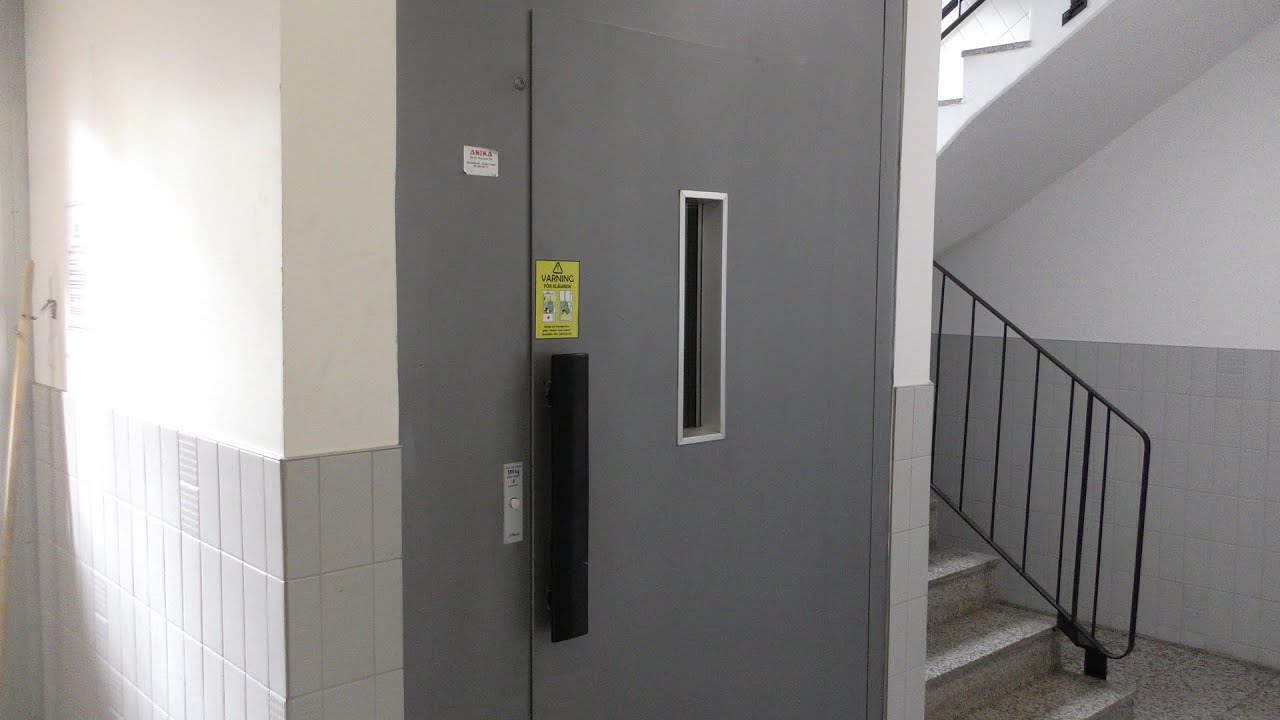 Troublesome 1970 Schlieren Traction Elevator @ Henriksdalsringen 19, Nacka, Sweden!