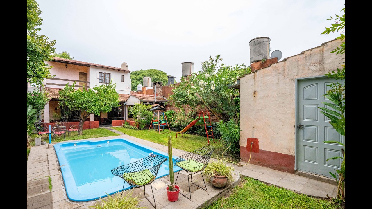 Increíble casa con pileta en Villa Ballester | Lote propio y apto crédito