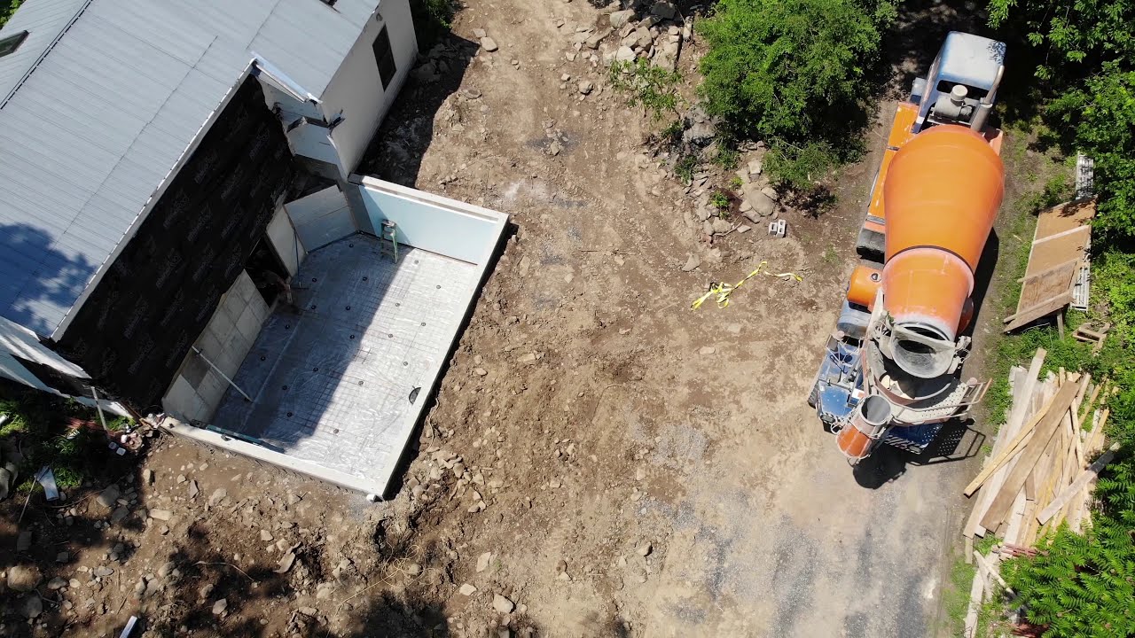 Строительство пристройки, часть 3: Дренаж, обратная засыпка и заливка плиты фундамента