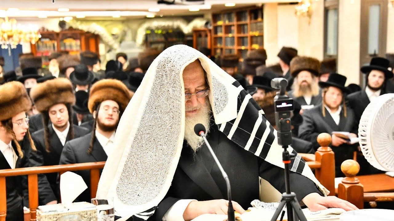 בְּמוֹצָאֵי מְנוּחָה קִדַּמְנוּךָ תְּחִלָּה • מעמד אמירת סליחות בחצר הקודש ספינקא, כ״ו אלול תשפ
