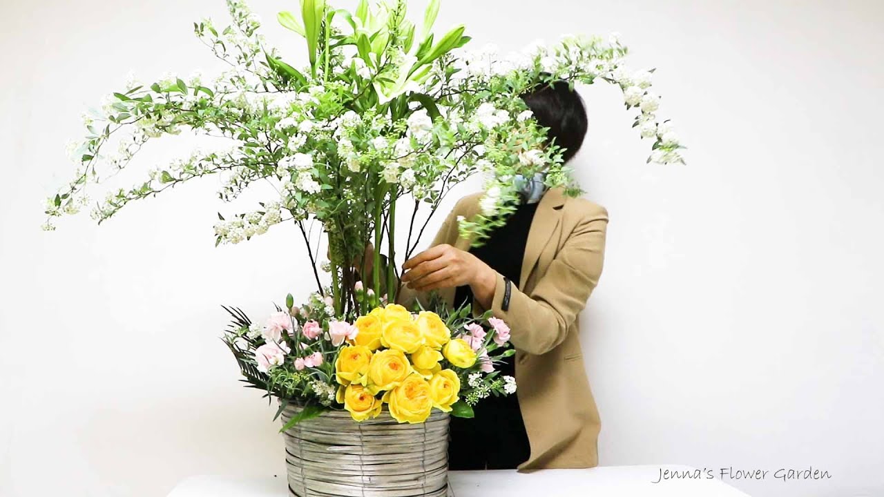 조팝과 백합을 이용한 부활절 성전 꽃꽂이 / Easter Flower Arrangement