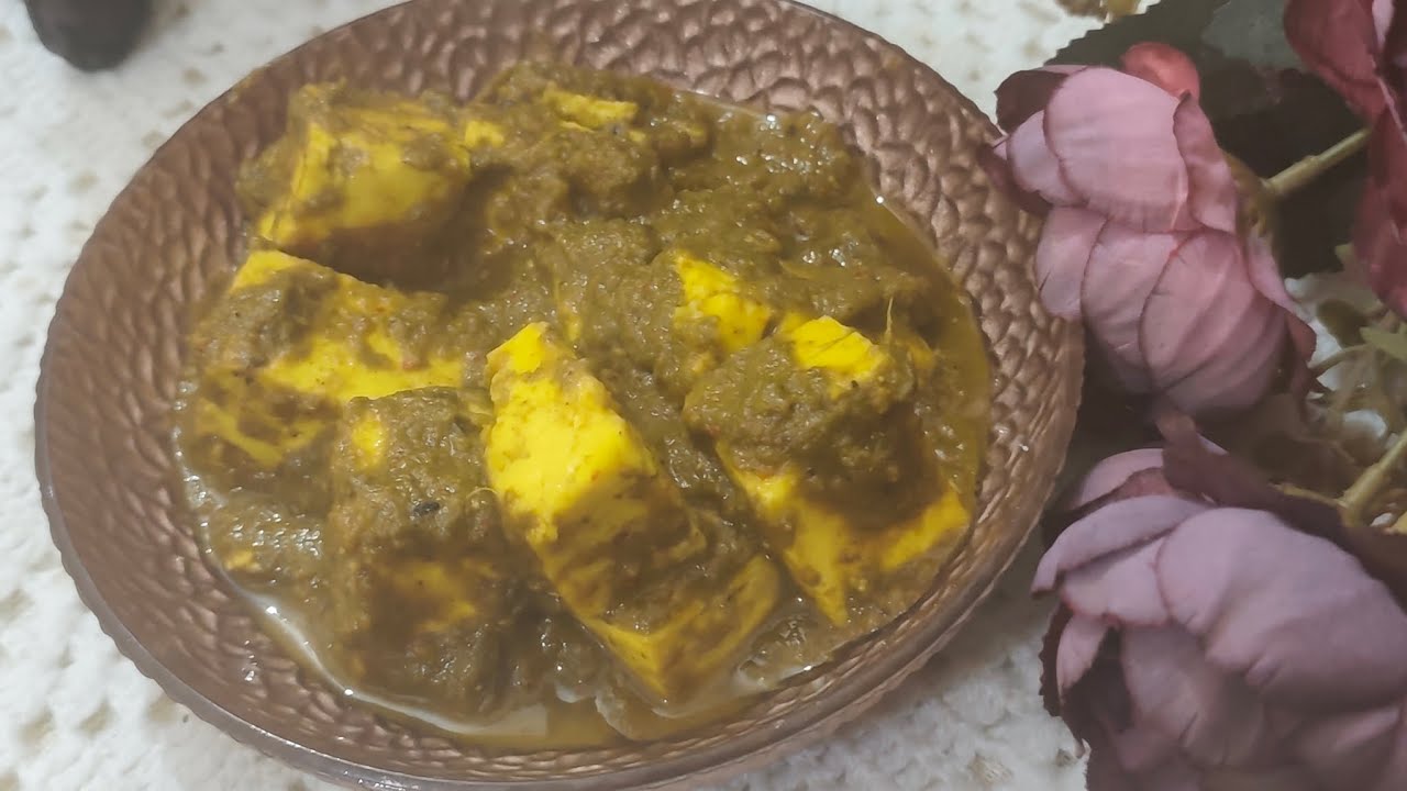 सिंपल और स्वादिष्ट पालक पनीर रेसिपी#shortsfeed #food #viralvideos #recipe #palakpaneer #ytstudio 