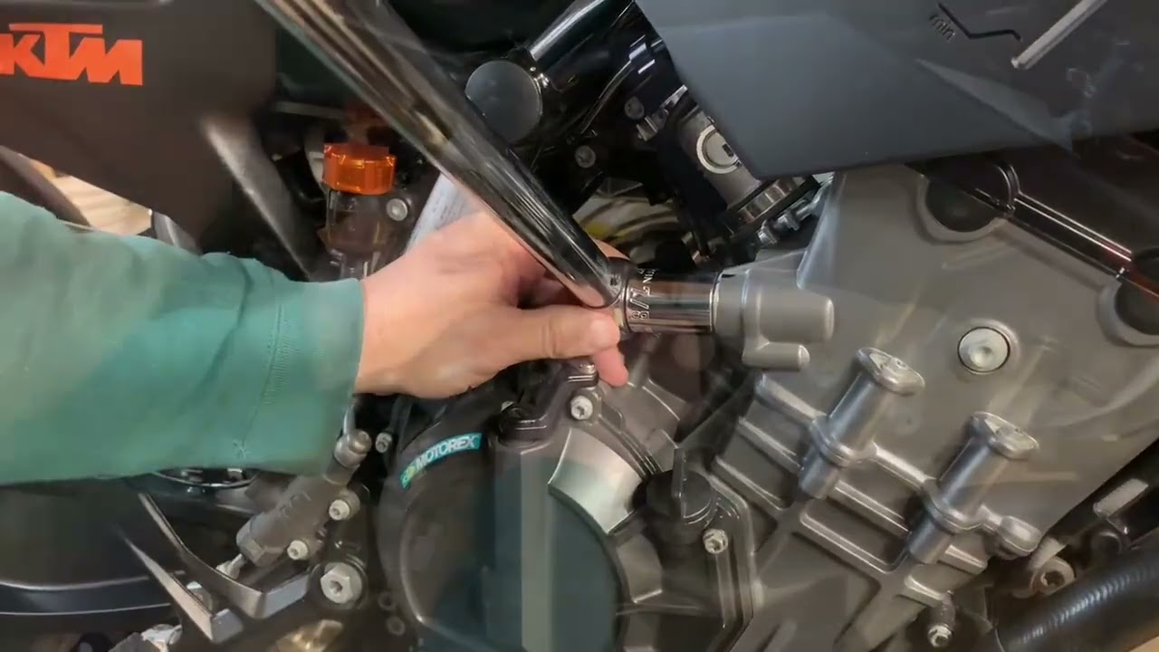KTM Duke 890 Dirty Tricks Cam Chain Tensioner Install (instructions in description)