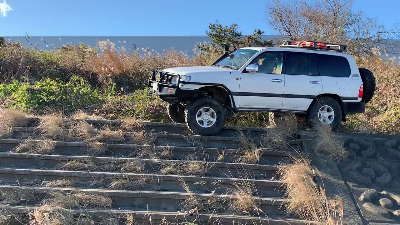 Toyota Land Cruiser 105
