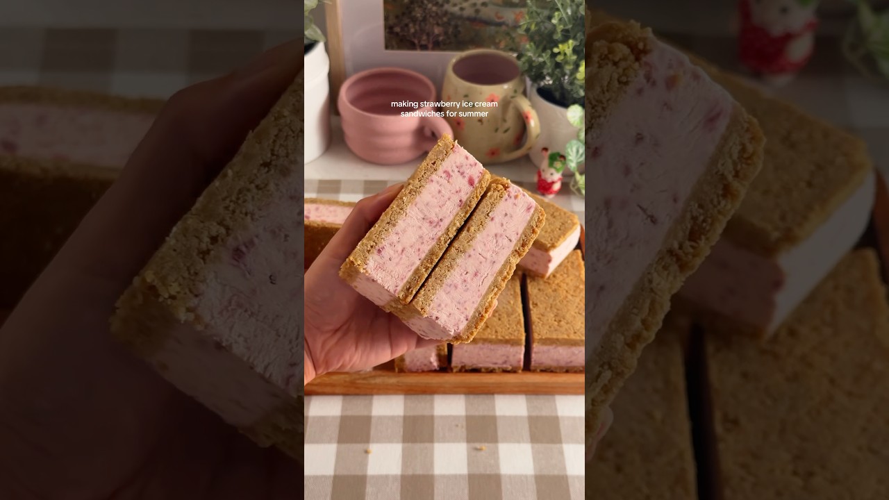 the BEST easy frozen treat to make this summer!! 🍓 #icecreamsandwich