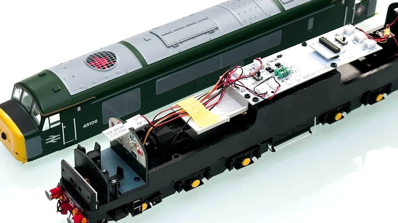 Fitting DCC Sound To The New Heljan Class 45, Legomanbiffo Sound And An EM1 Speaker